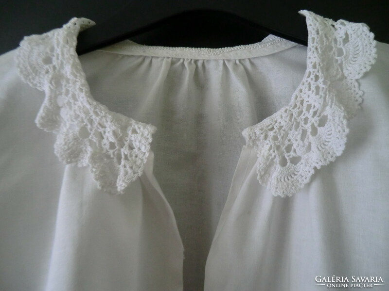 Round collar lace blouse for dirndl dress