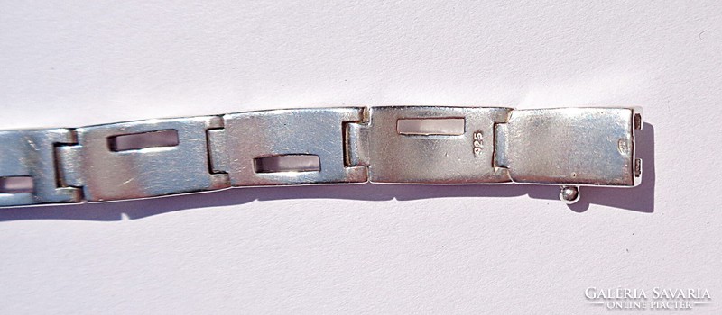 19.4 cm. Long, 8 mm. Wide 925 sterling silver bracelet