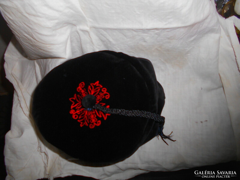 Black velvet embroidered men's headgear-with silk lining-never been used