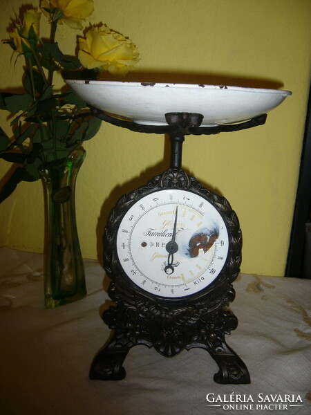 A product of the Steinfeldt & Blasberg company from the early 1900s, a scale, a clock scale