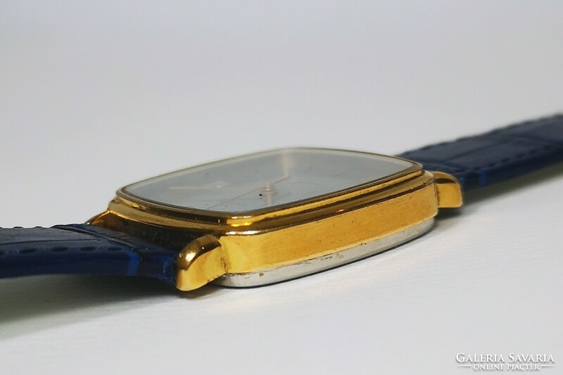 Elegant venus Swiss quartz watch with eta structure from the 1970s! With Tiktakwatch service card!