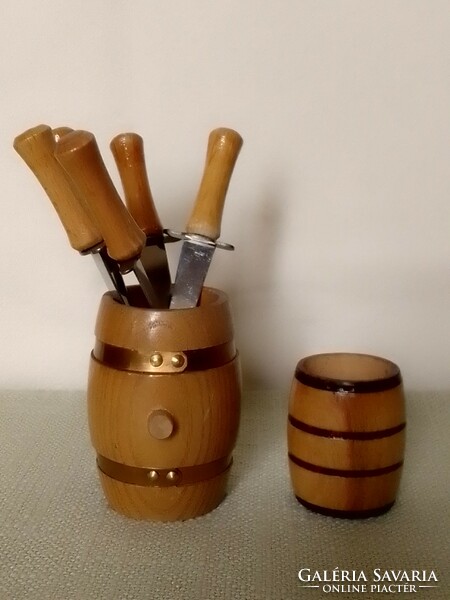 Retro wood-handled steel sandwich sword snack cold plate set wooden barrel toothpick holder party accessory