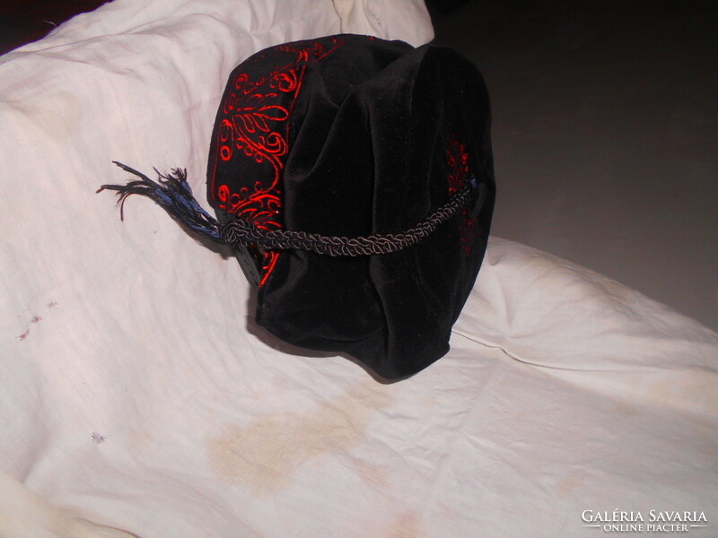 Black velvet embroidered men's headgear-with silk lining-never been used