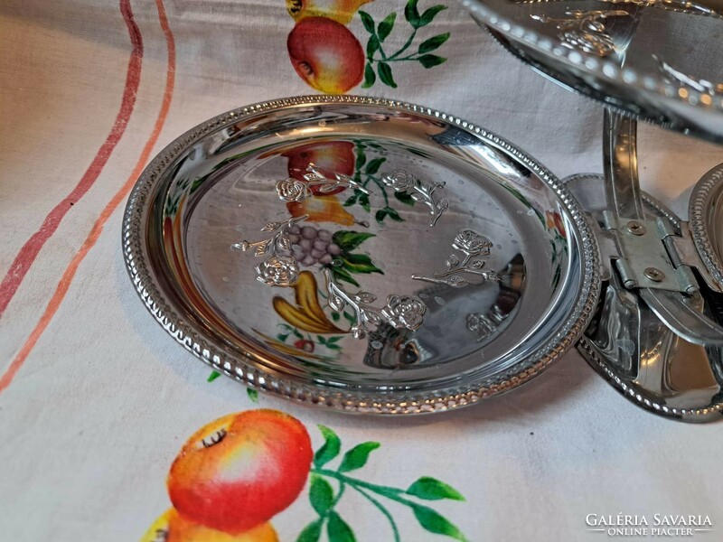 Detachable triple serving tray made of metal