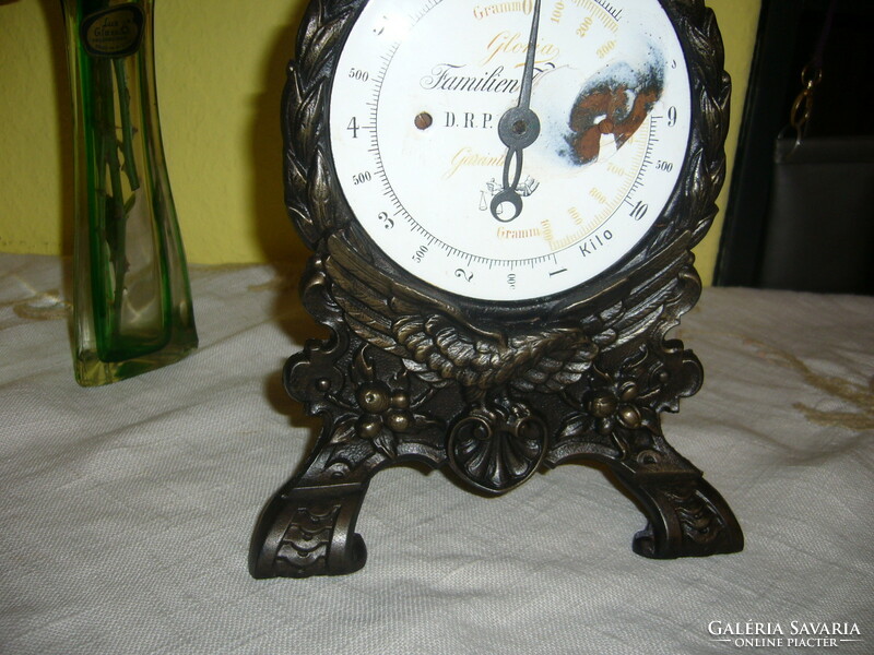 A product of the Steinfeldt & Blasberg company from the early 1900s, a scale, a clock scale
