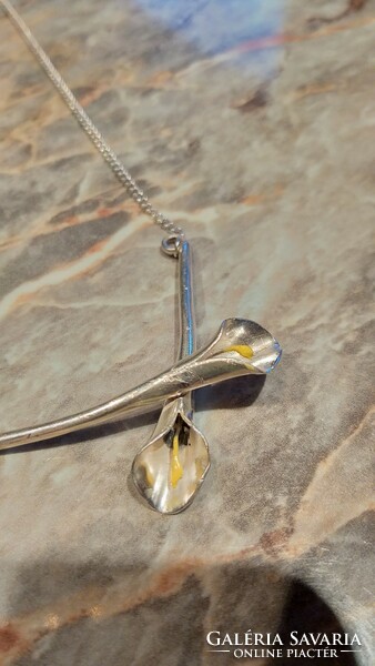 Collector's item: individually designed silver necklace marked with calla