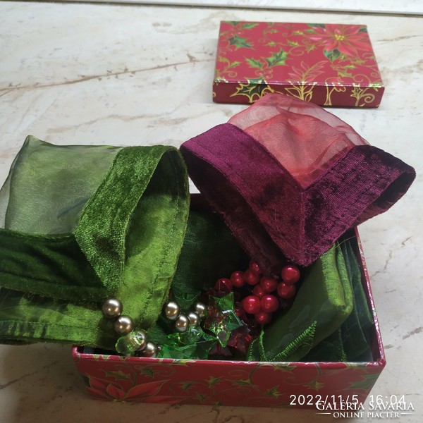Table runner in a Christmas gift box for sale!