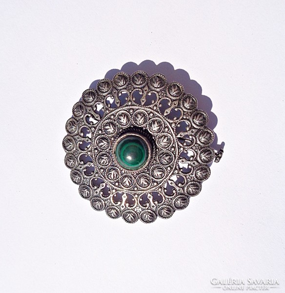 Mint made of openwork pattern malachite stone brooch