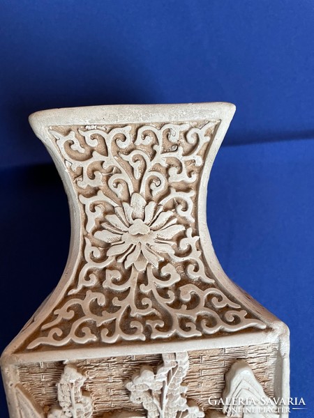 Vase decorated with oriental motifs