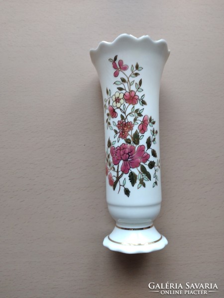 20 cm-es fodros szélű, talpas Zsolnay váza