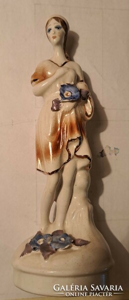 Girl with flowers. Porcelain size: 20 cm. Small wear on the flowers.