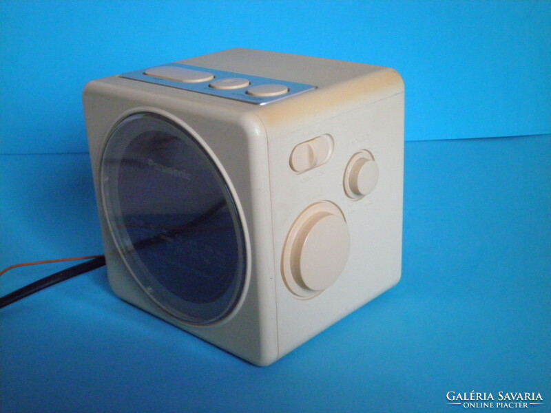 Vintage panasonic rc-57 cube radio alarm clock