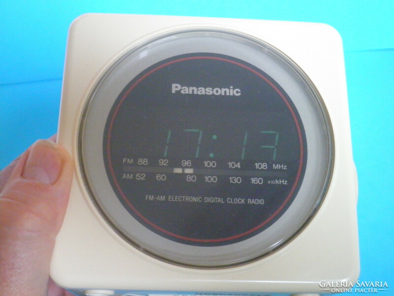 Vintage Panasonic RC-57 Cube rádiós ébresztő óra