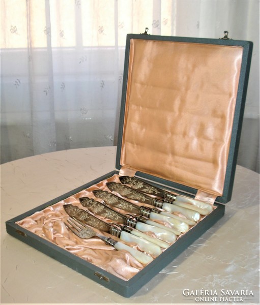 Art Nouveau fish cutlery set with mother-of-pearl handle and silver-plated alpaca head