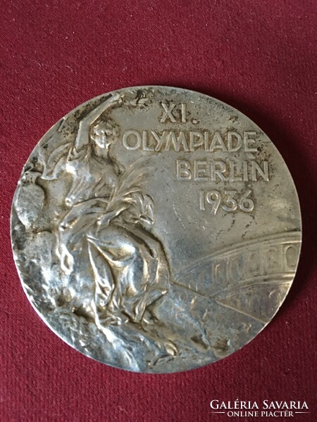 XI. Berlini olimpiai ezüstérem 1936-ból .