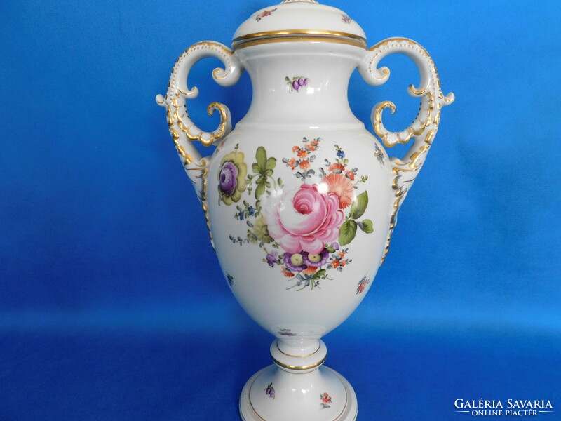 Herend bouquet de herend patterned urn vase is the largest size