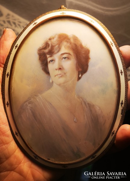 Antique female portrait Biedermeier miniature painted on bone plate in an enameled copper frame. Good quality