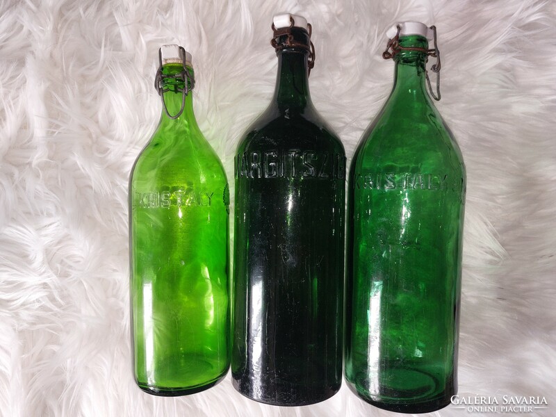 3db zöld csatos régi üveg. 1db 1l-es, 2db 1.5l-es egyben a három darab