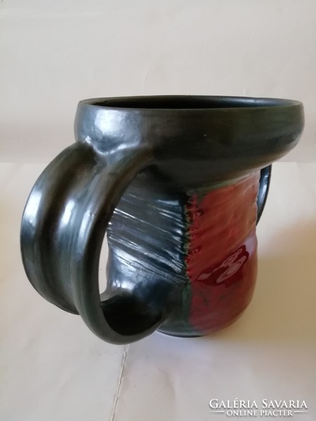 Koller Éva - Iparművészeti kétfülű, bordó váza hibátlan, jelzett 20 x 16 cm