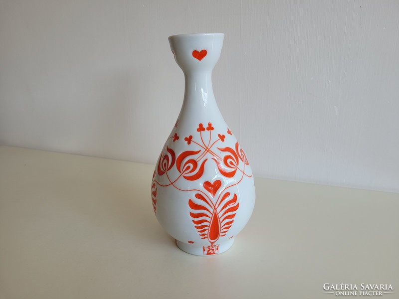 Retro régi piros fehér Zsolnay porcelán mid century füles váza