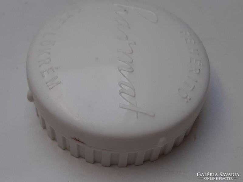 Retro Budapesti Illatszer és Kozmetikai Vállalat Harmat fehérítő szeplőkrém régi krémes doboz
