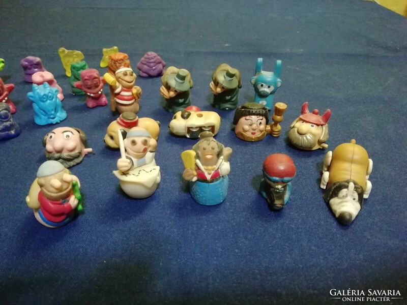 Old wind-up rolling and rare kinder figures 40 pcs