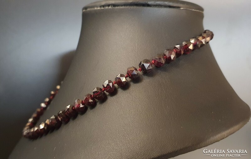 Antique garnet stone necklace with gold clasp