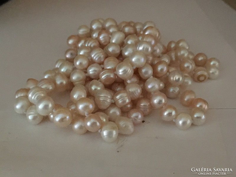 String of pearls - saltwater cultured baroque type - up to 5 mm-1 cm, knotted