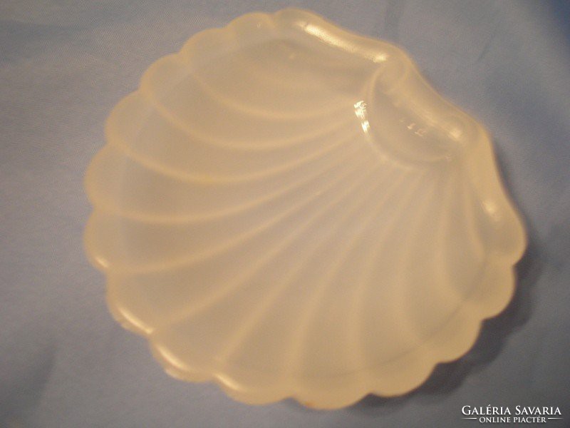 Kagyló formájú,vastag opál üveg hibátlan  gyűrű tartó