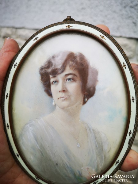 Antique female portrait Biedermeier miniature painted on bone plate in an enameled copper frame. Good quality