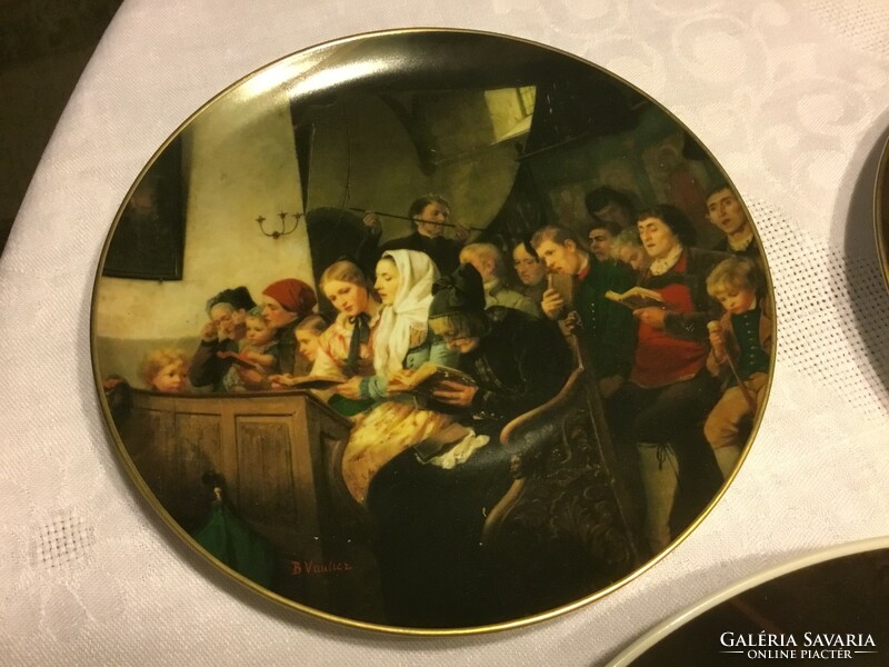Decorative plates with Rembrandt paintings on the wall, 1 large, 2 smaller