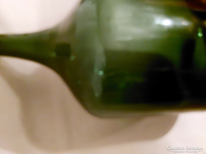 Zöld üveg boros demizson palack
