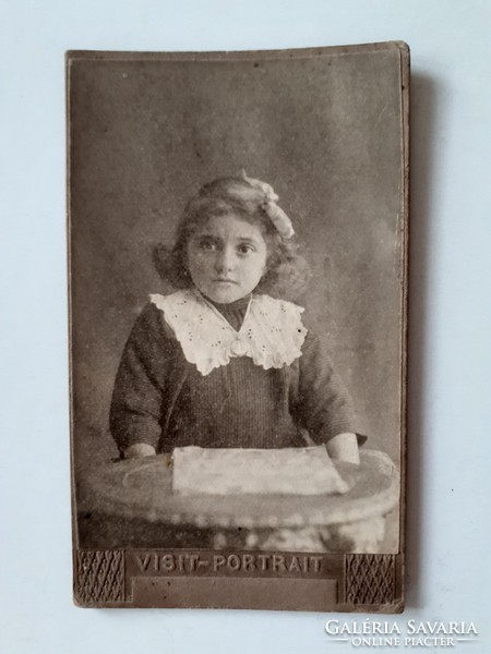 Antik gyerekfotó régi fénykép kislány