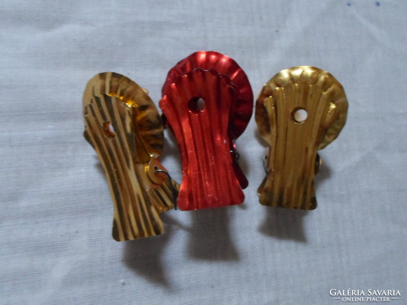 Retro karácsonyfadísz: fém gyertyatartó, gyertyacsipesz 1. (piros, arany)