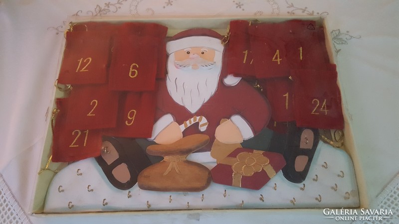 Advent calendar, wooden Santa Claus with small bags that can be hung on it