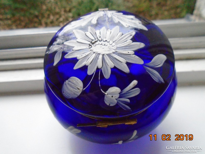1900 Szecessziós francia Kobaltkék üveg bonbonier fehér zománc virággal tűzaranyozott szerelékkel