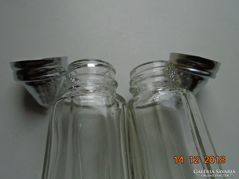 2 db nyolcszögletes üveg fűszerkínáló krómozott fém tartóban