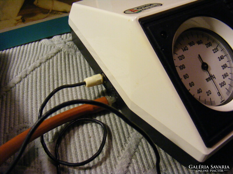 2 db retro orosz "csoda" -  vérnyomásmérő és hajszárító