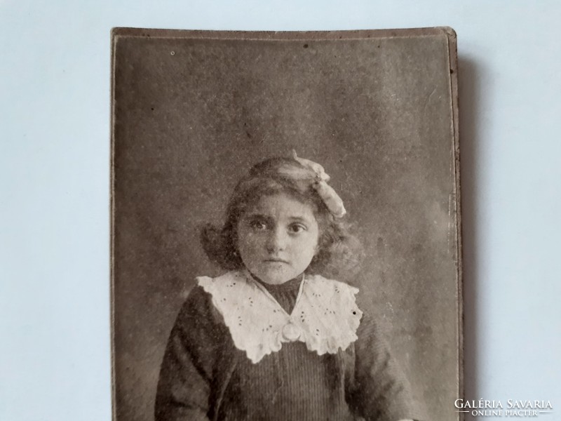 Antik gyerekfotó régi fénykép kislány