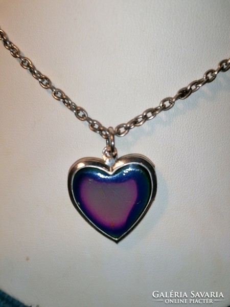Clari's heart color changing picture pendant (504)
