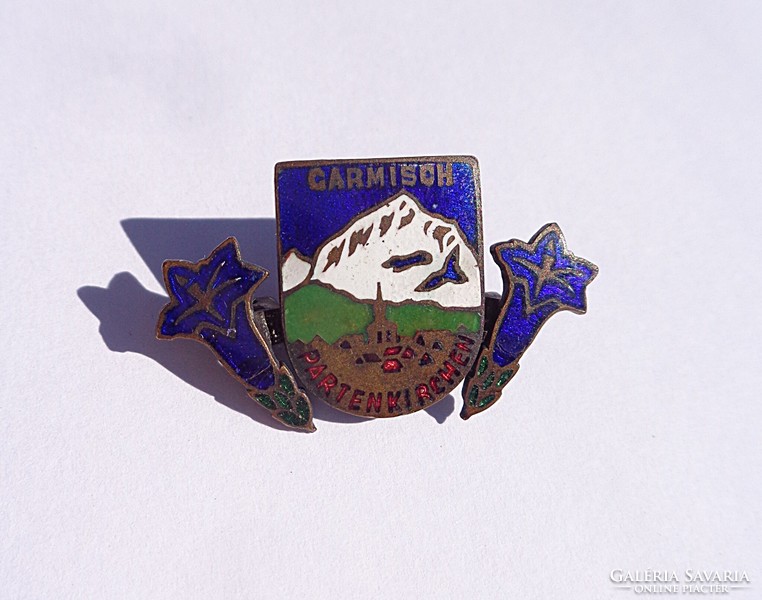 Old garmisch-partenkirchen city fire enamel badge