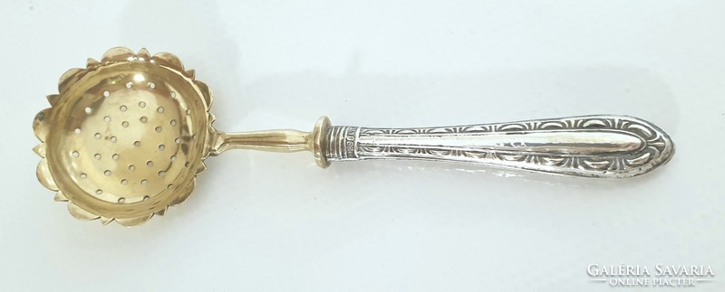 Tea strainer with silver (800) handle