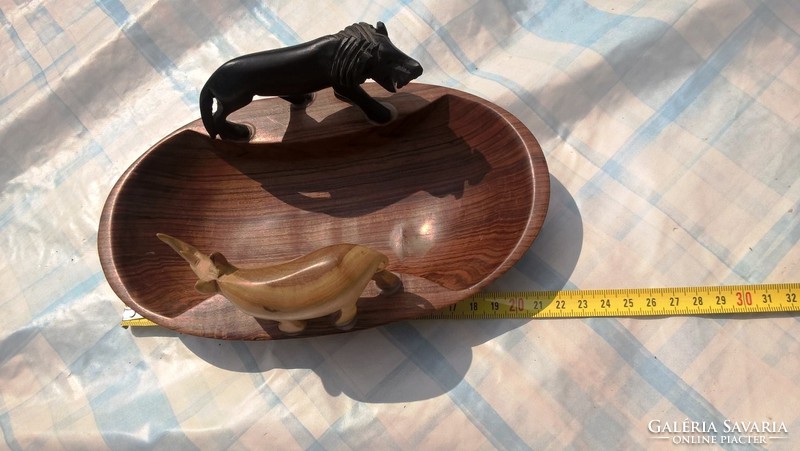 (K) wooden bowl, offering, African (l1)