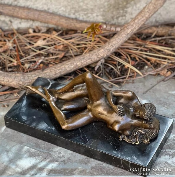 Erotikus jelenet - bronz szobor