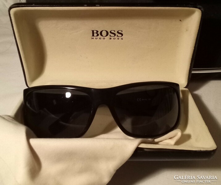 Boss sunglasses + case