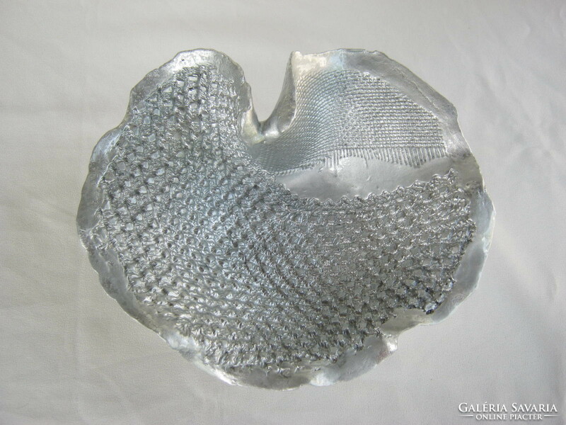 Signed ceramic bowl centerpiece offering 22x19 cm