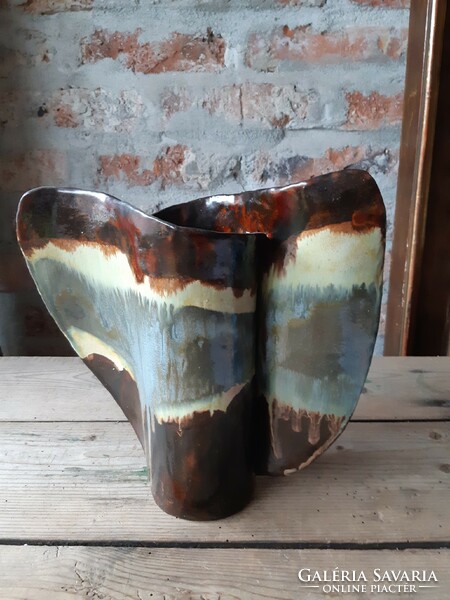 Vase with an exciting shape ii.