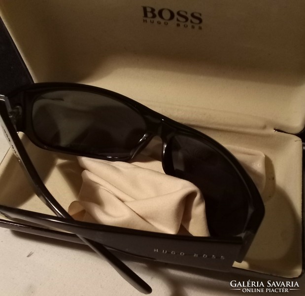 Boss napszemüveg+ tok
