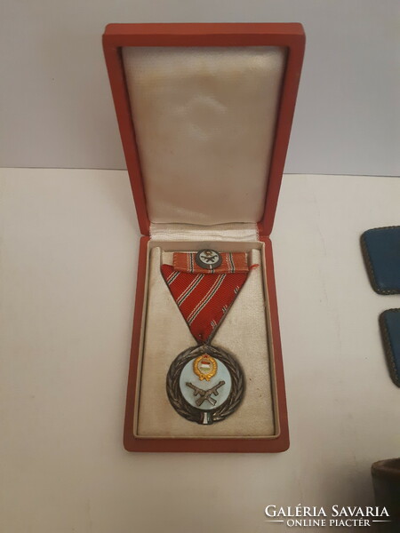 Kádár korszakból rendőrségi relikviák jelvény öv kitüntetés vállap