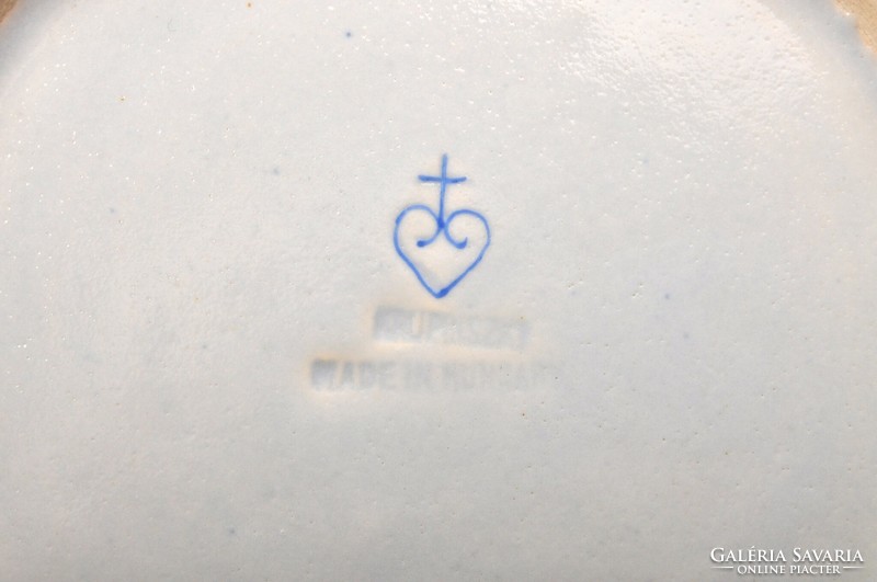 Krupinszky László (1888-1945) keménycserép mélytányér, Holicsi minta, hibátlan, 22,8 cm.